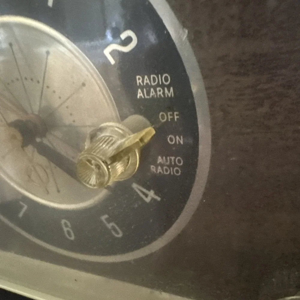 Vtg MCM Sears Silvertone 5036 'Magic Glow' AM Vacuum Tube Alarm Clock Radio Read